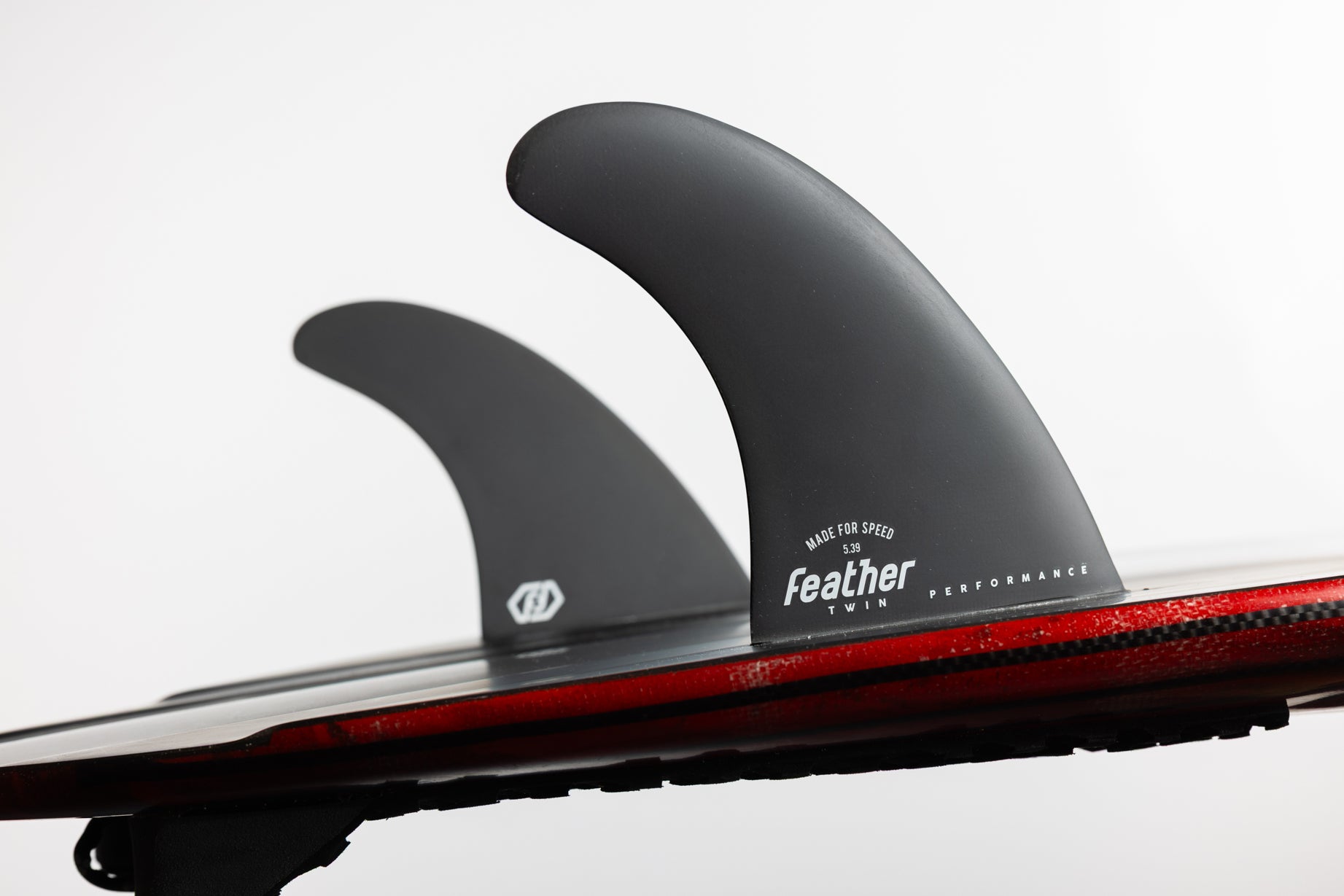 PERFORMANCE TWIN FIN CHARGER BLACK.