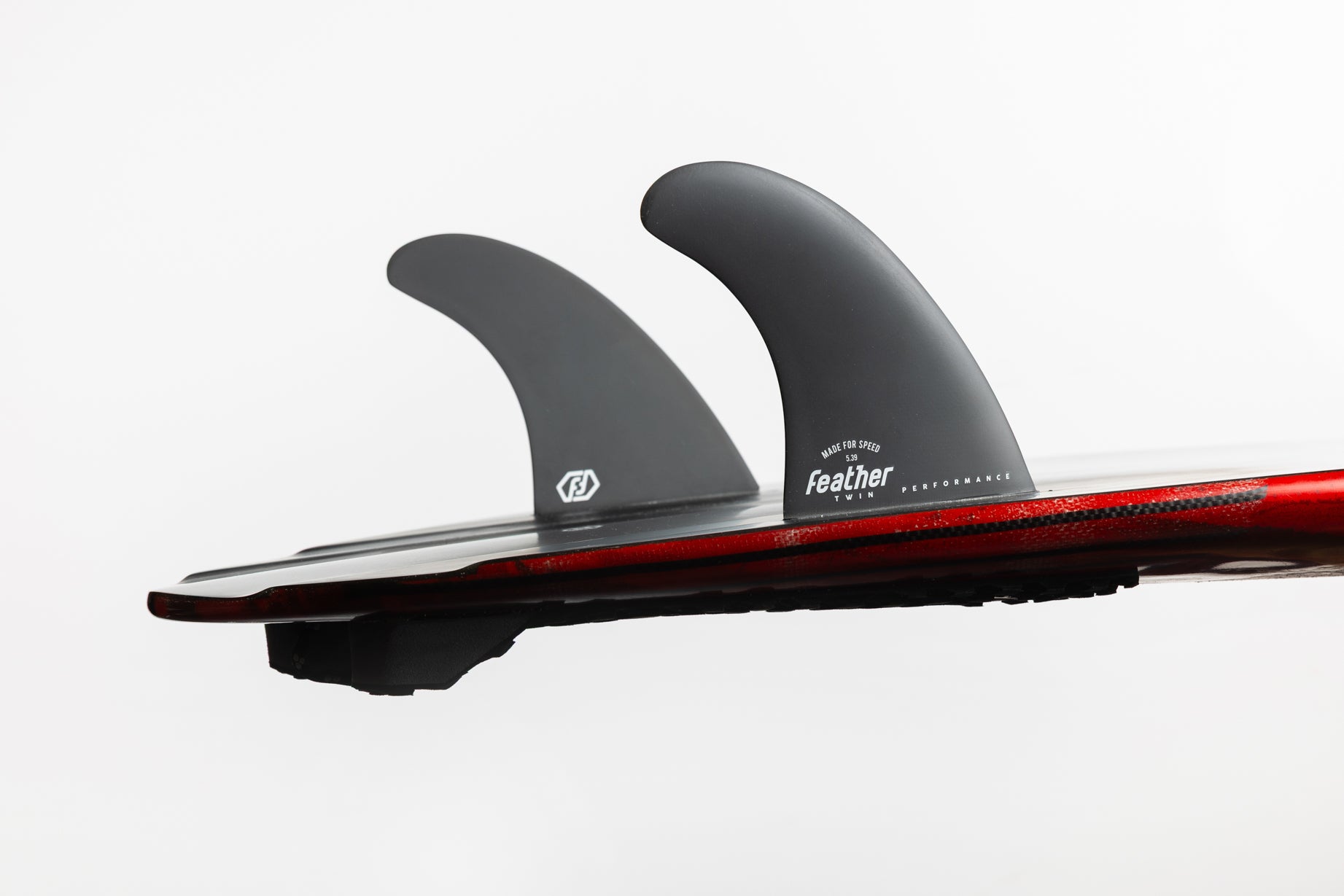 PERFORMANCE TWIN FIN CHARGER BLACK.