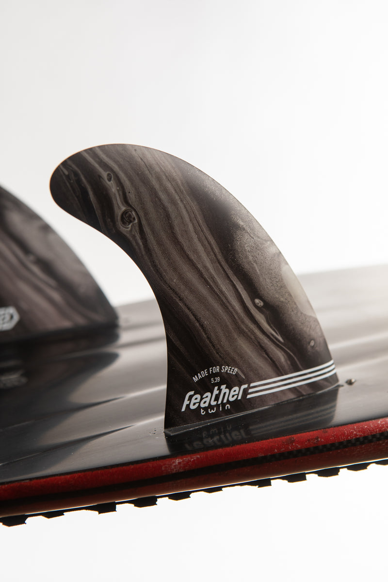 PERFORMANCE TWIN FIN BLACK. SINGLE TAB