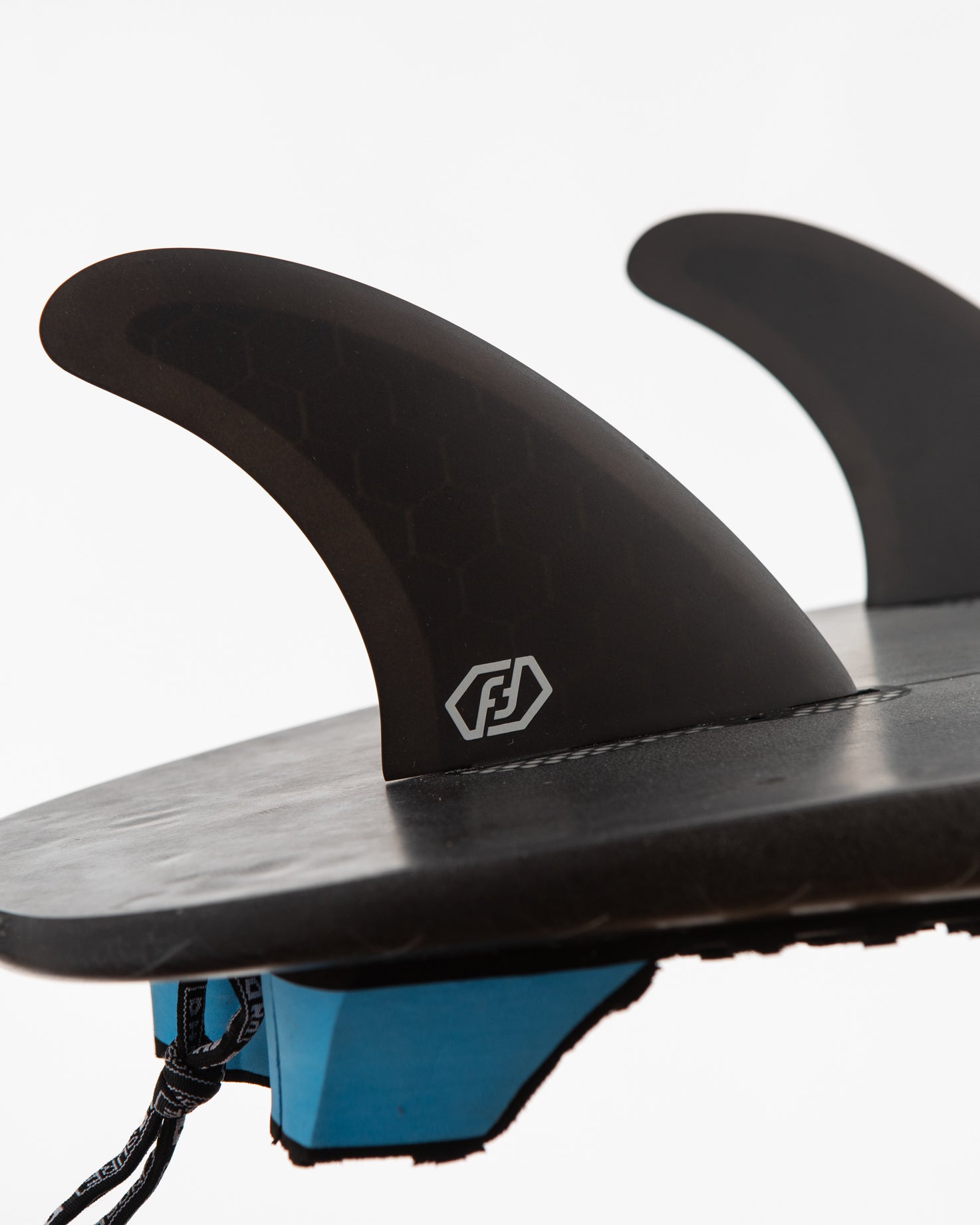 ULTRALIGHT HEXA CORE BLACK.