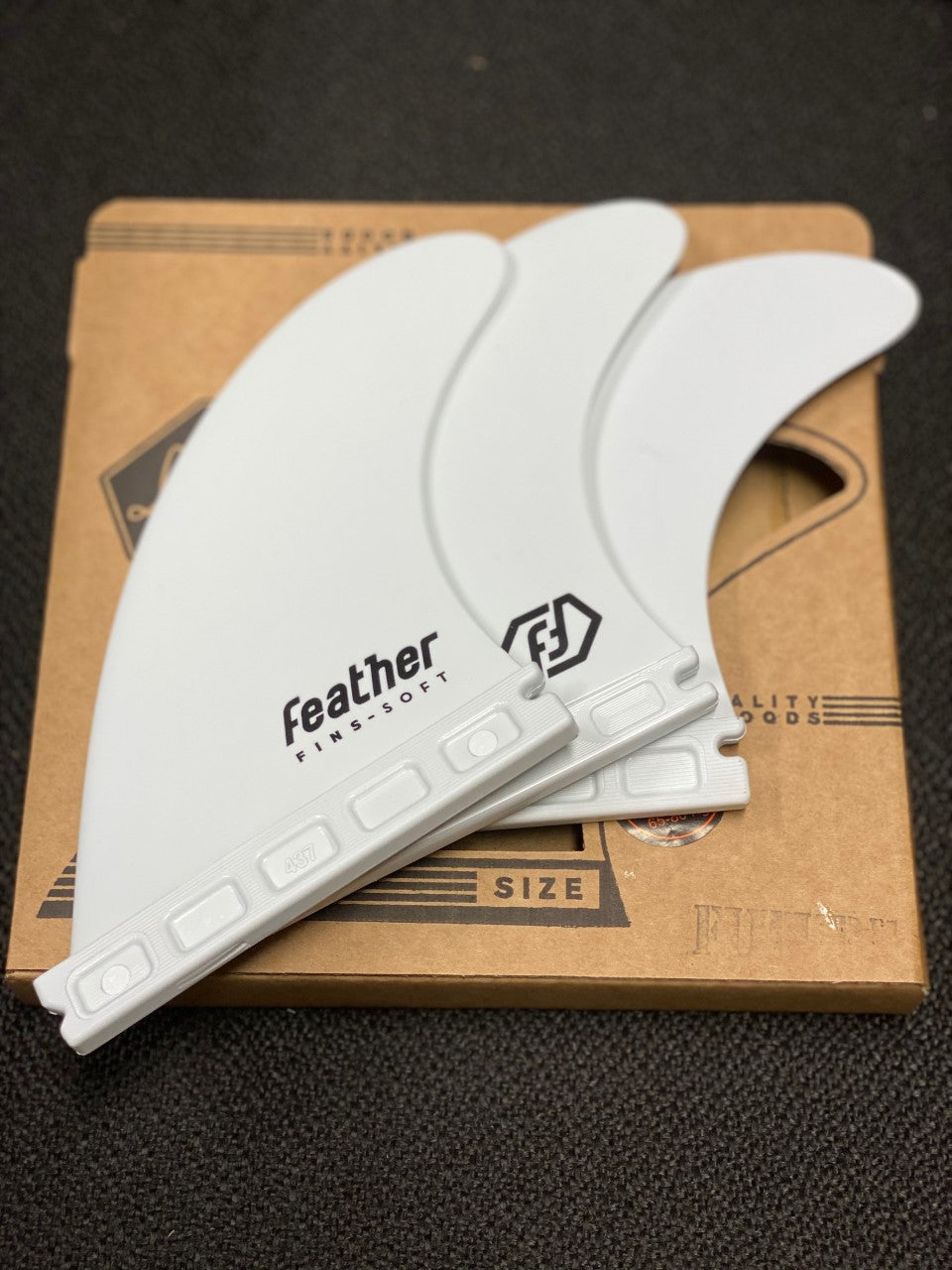 FEATHERFINS SOFT WHITE.