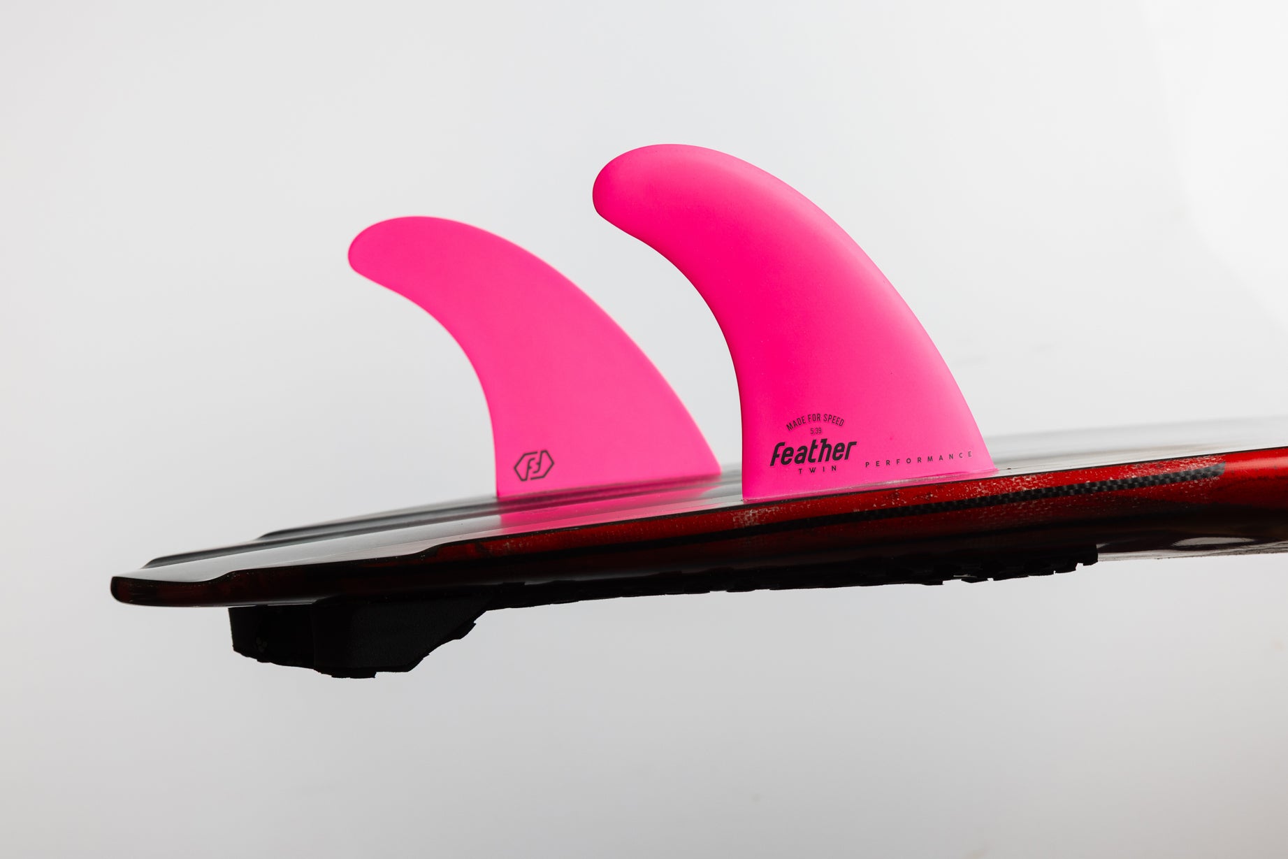 PERFORMANCE TWIN FIN FLUOR PINK.