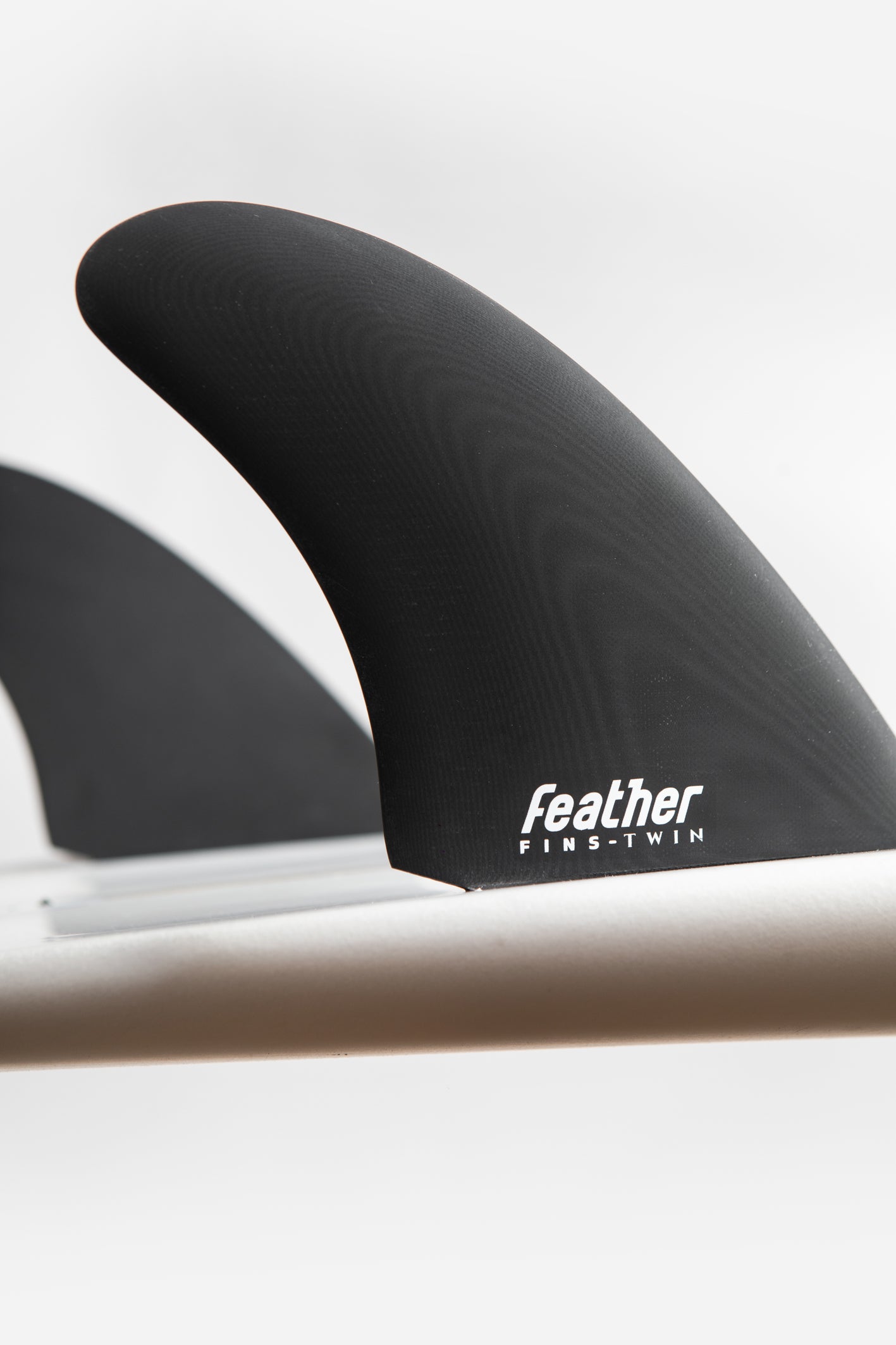 MODERN KEEL BLACK.