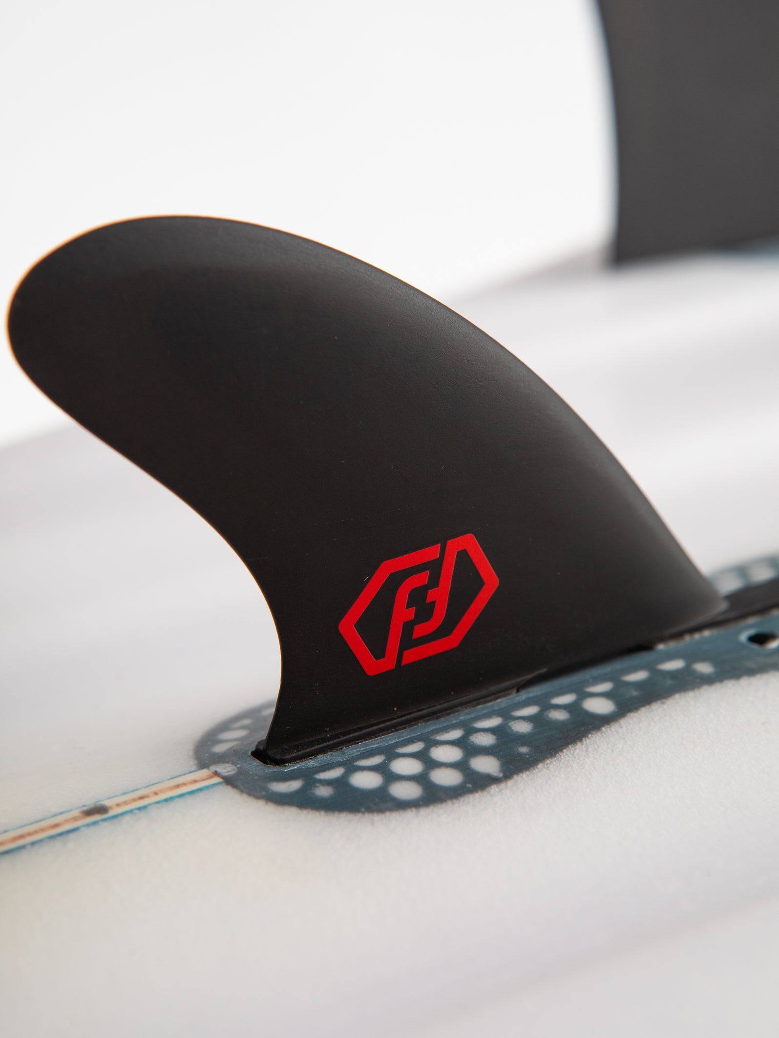 TWIN FIN BLACK AKILA  2+1.