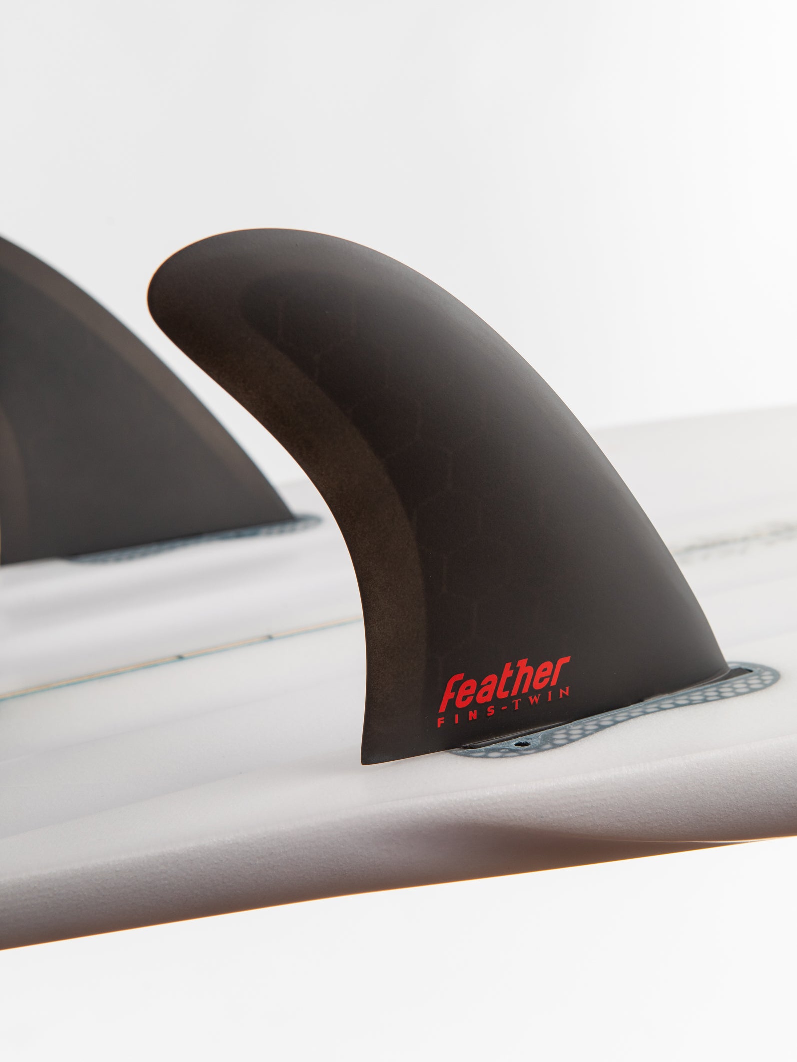 TWIN FIN BLACK AKILA  2+1.